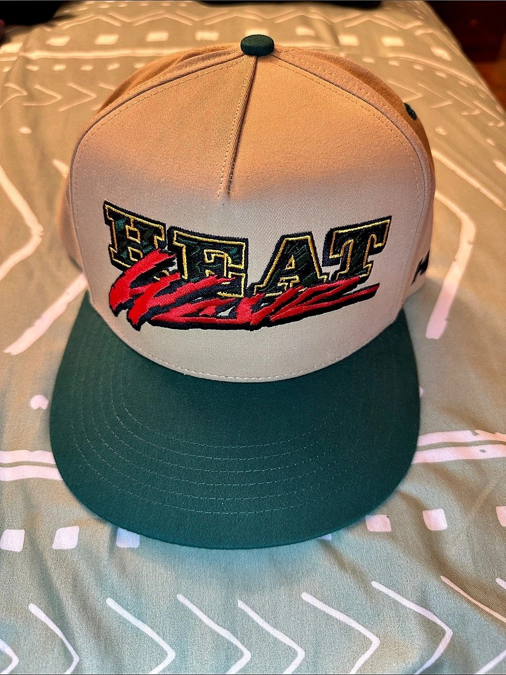 Heat Wave Visual Embroidered Snapback Hat Green & White